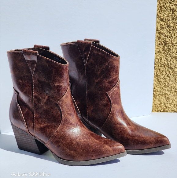 DV by Dolce Vita Shoes - DV dolce vita Kaption Brown Shiny Brown Leather Western Ankle Boots Size 8.5